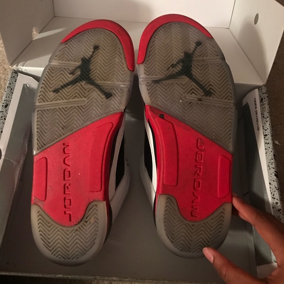 Fire red 5s low - Picture 2 of 4